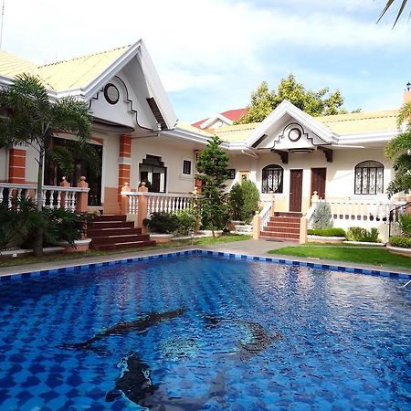 The Executive Villa Inn & Suites Davao Exterior foto